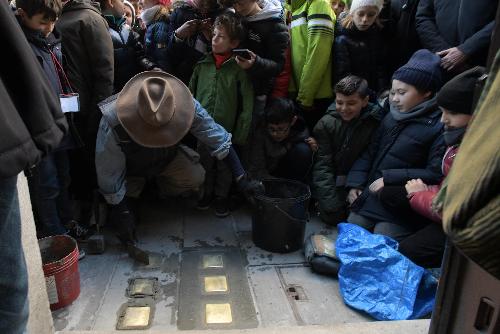 Nel corso della giornata nel capoluogo regionale sono state collocate altre venti 'stolpersteine' in memoria di Ada Frankel Goldschmied, Livio Goldschmied, Giuseppe Goldschmied, Samuele Goldschmied, Paola Rosenthal Goldschmied, Stefy Goldschmied Erber, Leone Semo, Allegra Acco Semo, Giuliana Lilly Semo, Ester Semo, Anna Anita Semo, Enrichetta Alpron, Ernesto Alpron, Clementina Tosi Pagani, Vittorio Zadock Bisson, Stella Nacson Bisson, Rebecca Enrichetta Nacson, Daniele Israel, Alberto Goetzl e Amalia Weiss Goetzl.   